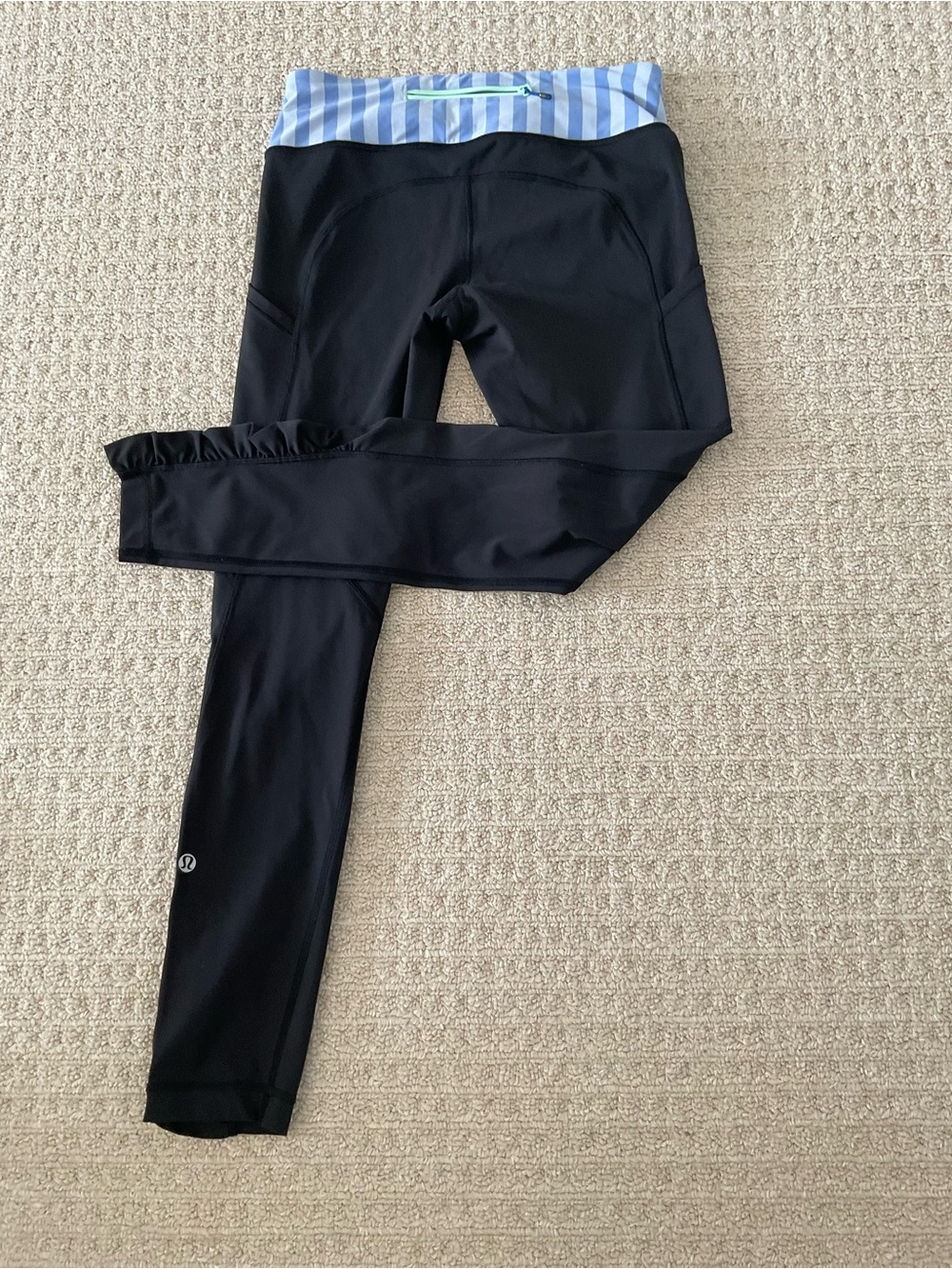 2 for $20 Lululemon legging size 6 black euc no rip tag